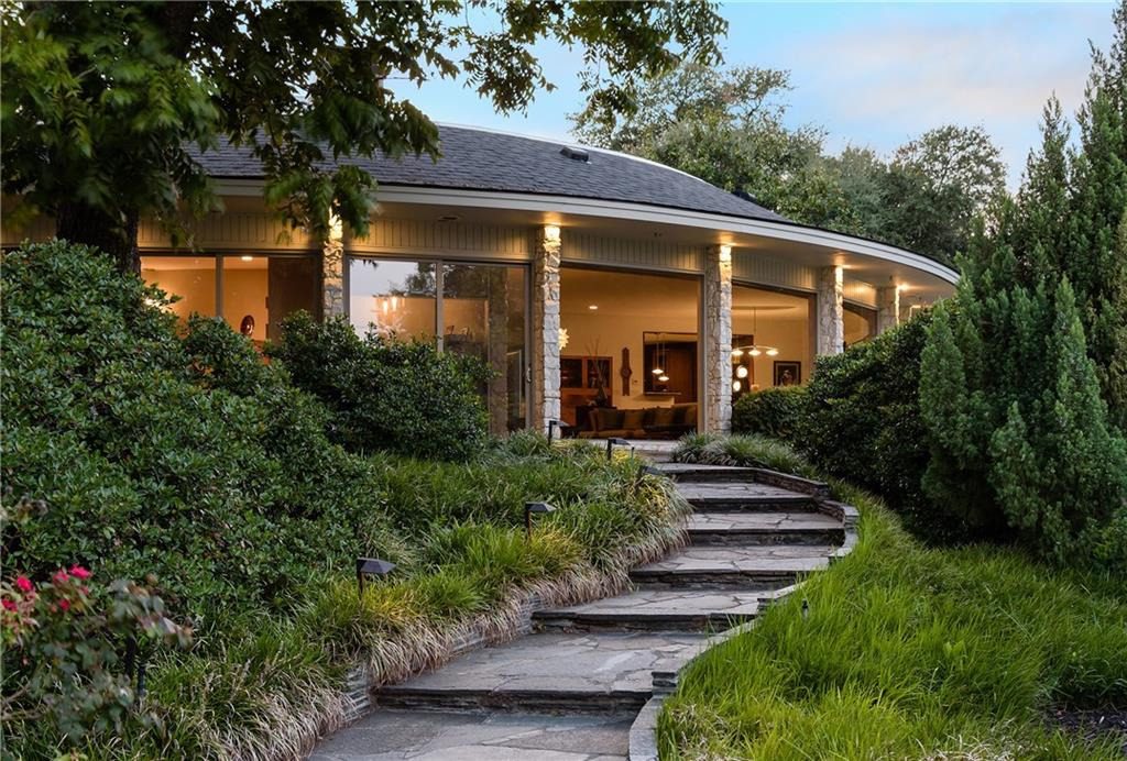 Mary Kay's First Dallas Mansion Hits the Market It's Not Pink, But It