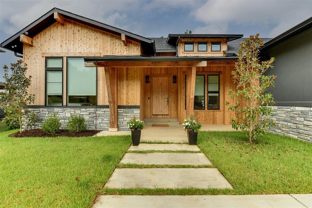 A Modern Lake House Built for Entertaining in Star Harbor, Texas