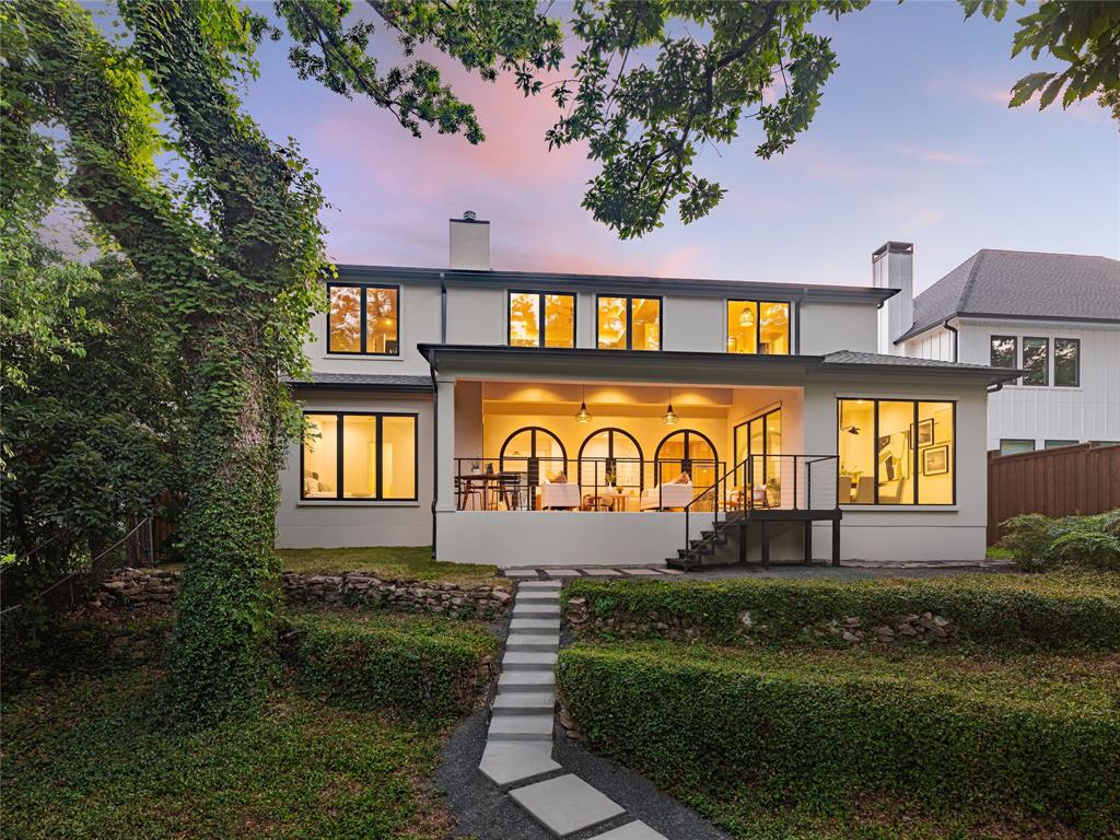MustSee Dallas Property — A California Dream in Lakewood