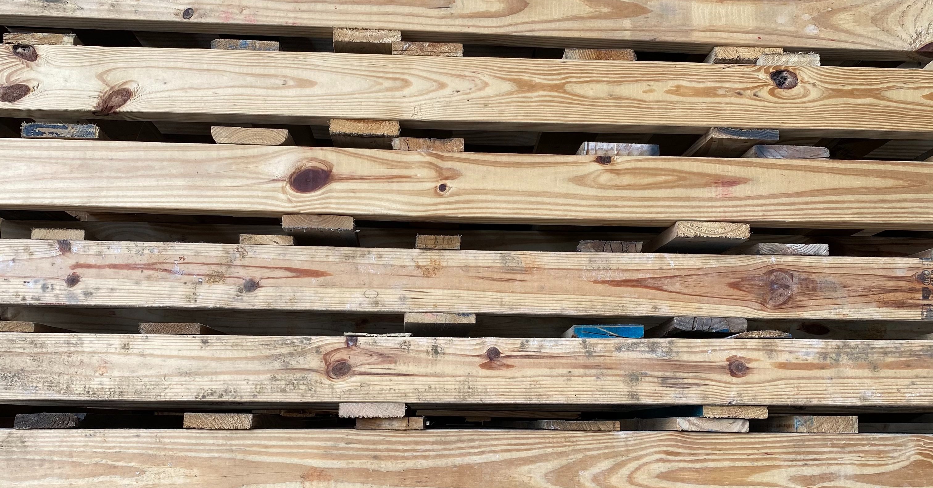 The Ultimate Guide to Choosing the Right Size Pallet for Your Shipment