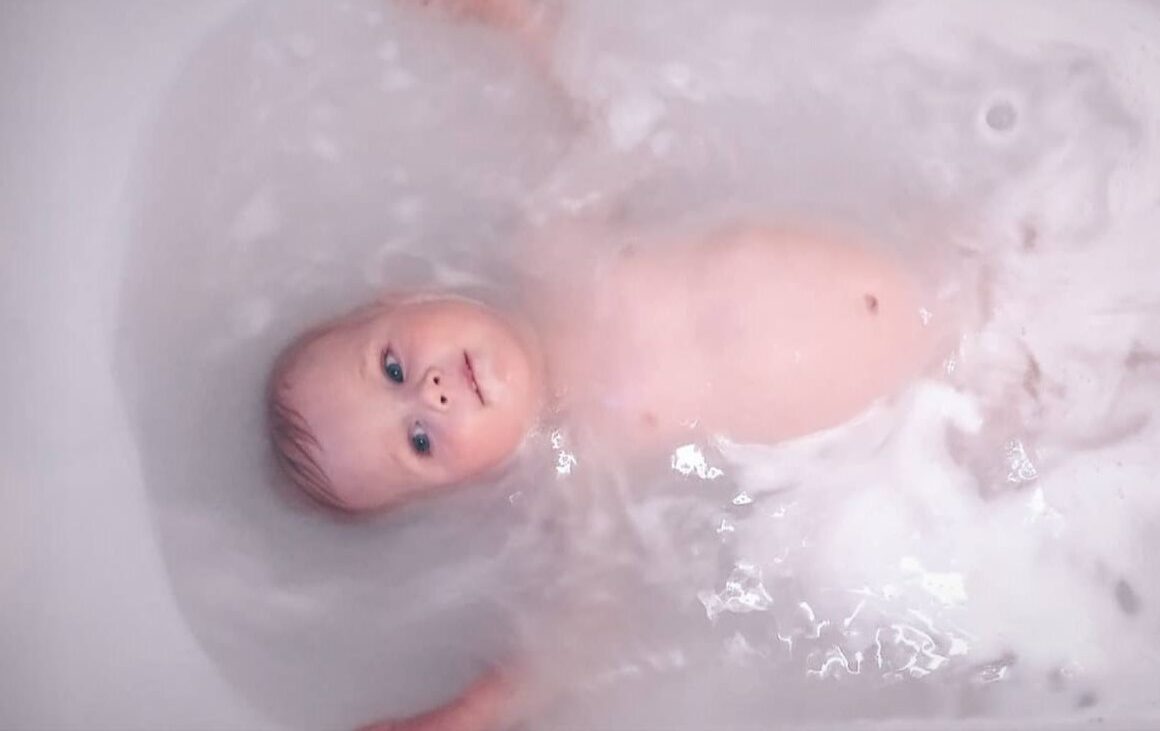 How to Bathe a Baby StepbyStep The Ultimate Guide Parenthood4ever