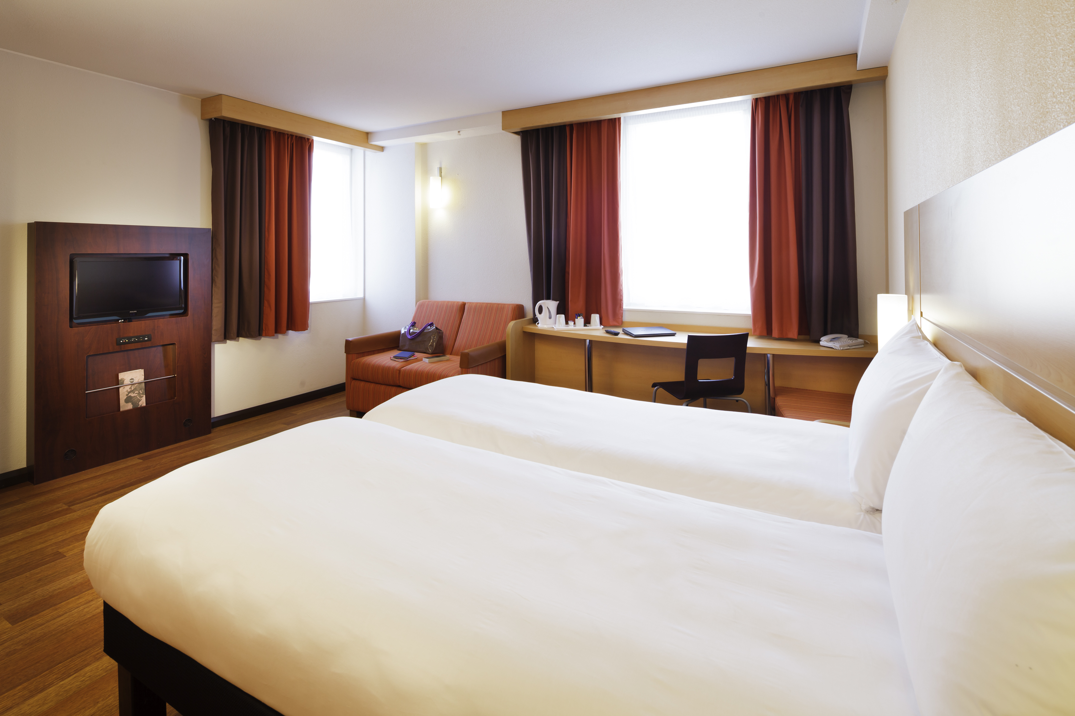 ibis hotels offer Parenting Without Tears