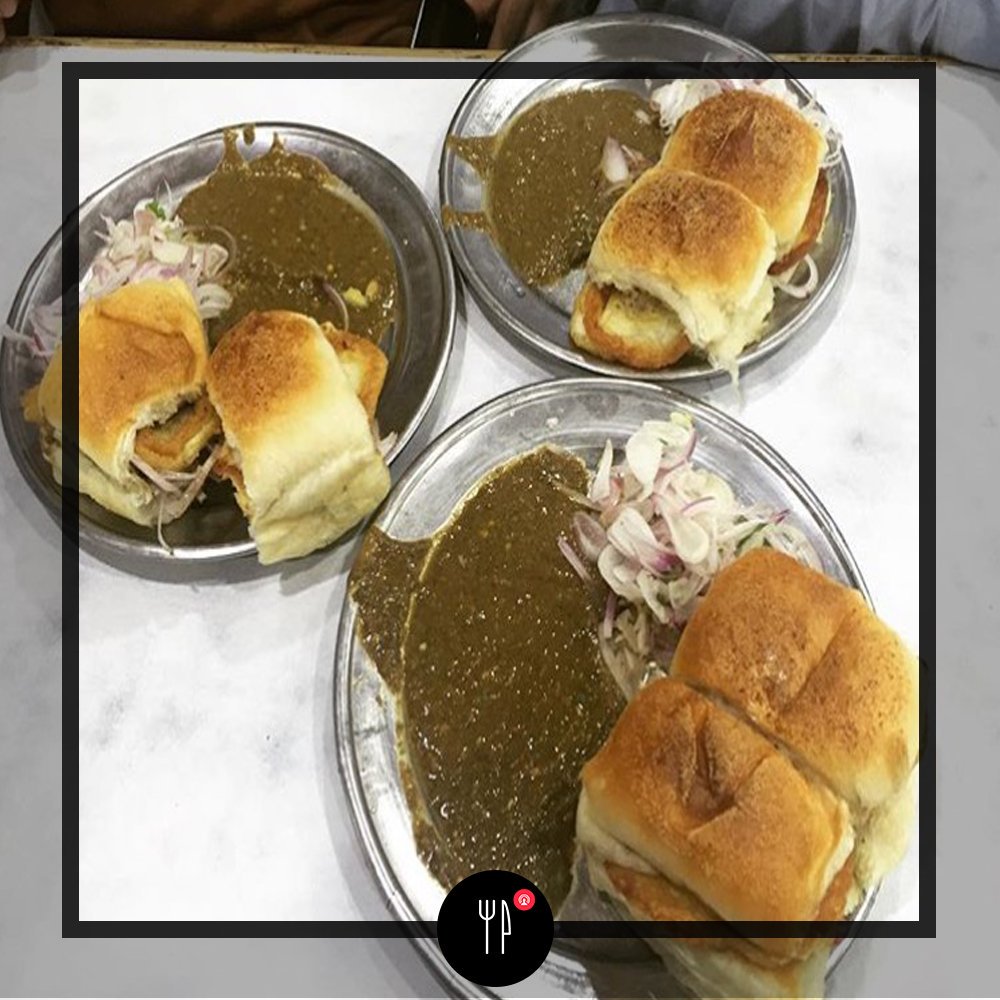 Here's Why Everyone Is Talking About Babu Bhai, Karachi's BunKabab Wala!