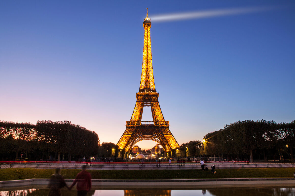 When Does the Eiffel Tower Sparkle? A Guide to its Stunning Light Display