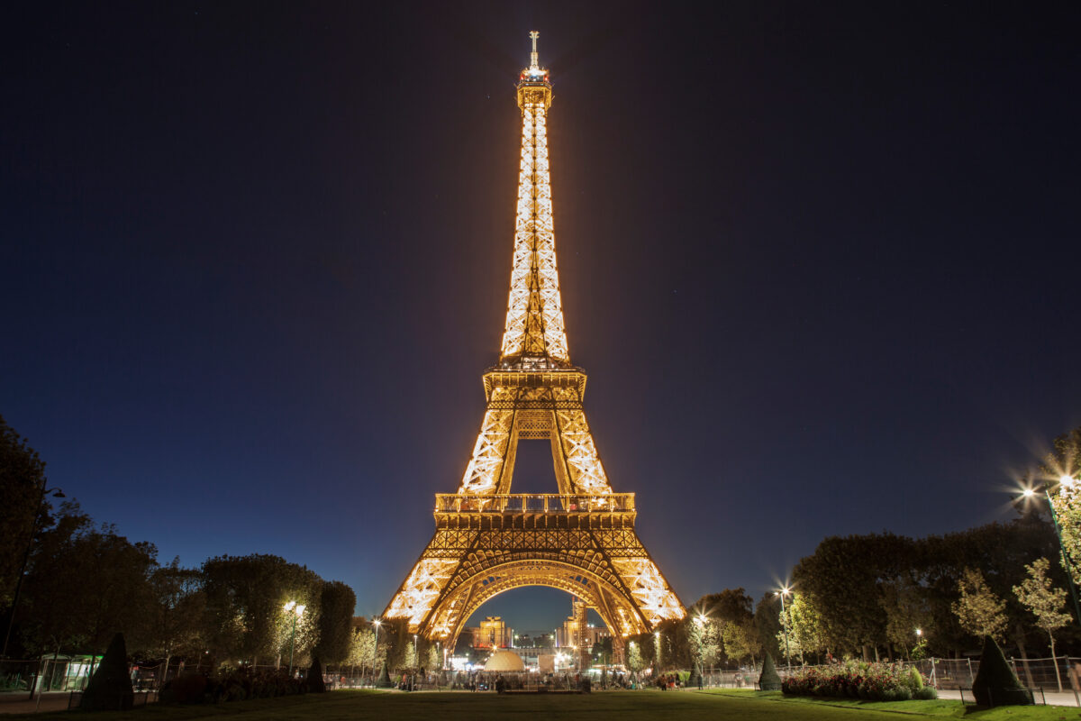 When Does the Eiffel Tower Sparkle? A Guide to its Stunning Light Display