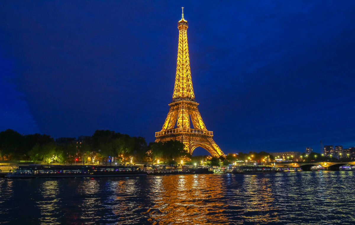When Does the Eiffel Tower Sparkle? A Guide to its Stunning Light Display