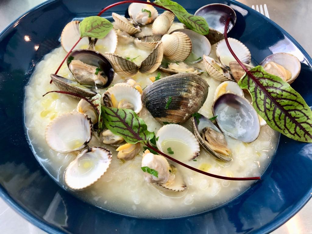 La Reine Mer, seafood restaurant and fishmonger in Paris's 11th