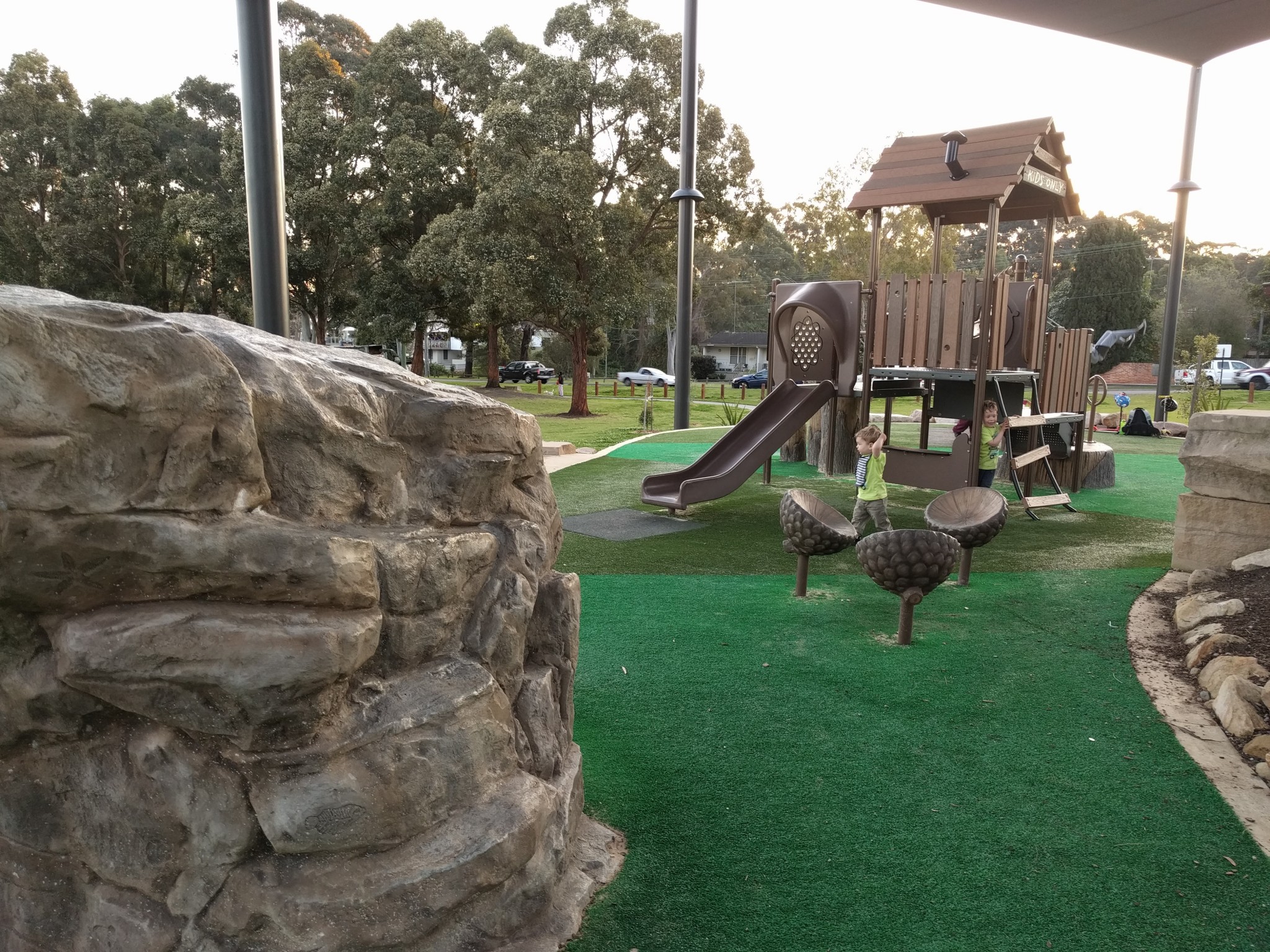 Dundas Park Water Playground, Sports Fields, Cafe Dundas Valley