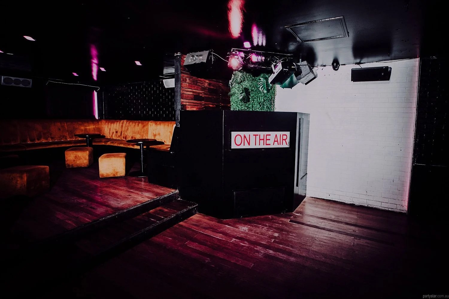 Rattle Snake Motel (Entire Upstairs) in Coolangatta, Gold Coast