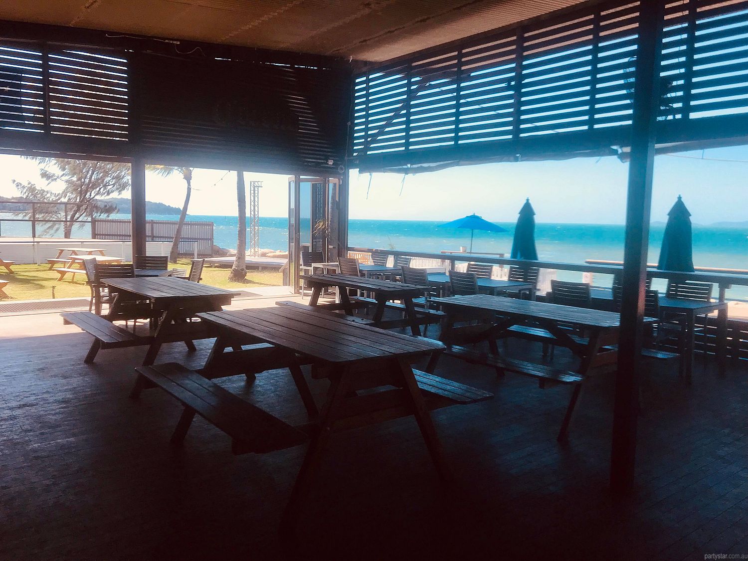 The Island Bar (Island Bar) in Nelly Bay, Cairns function room hire
