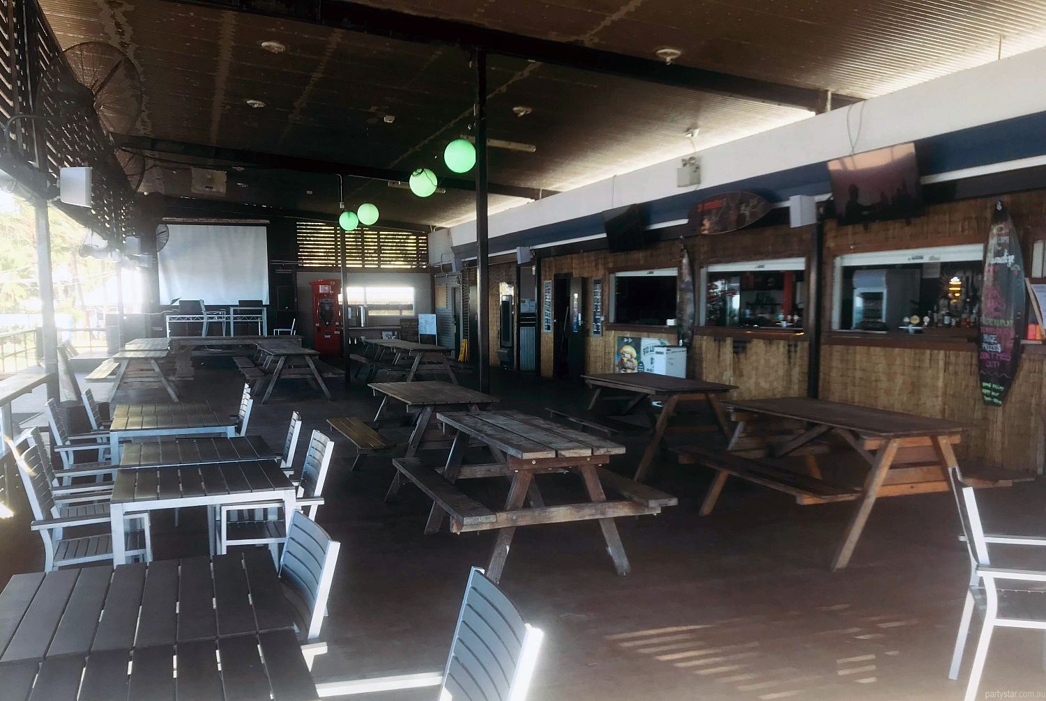 The Island Bar (Island Bar) in Nelly Bay, Cairns function room hire