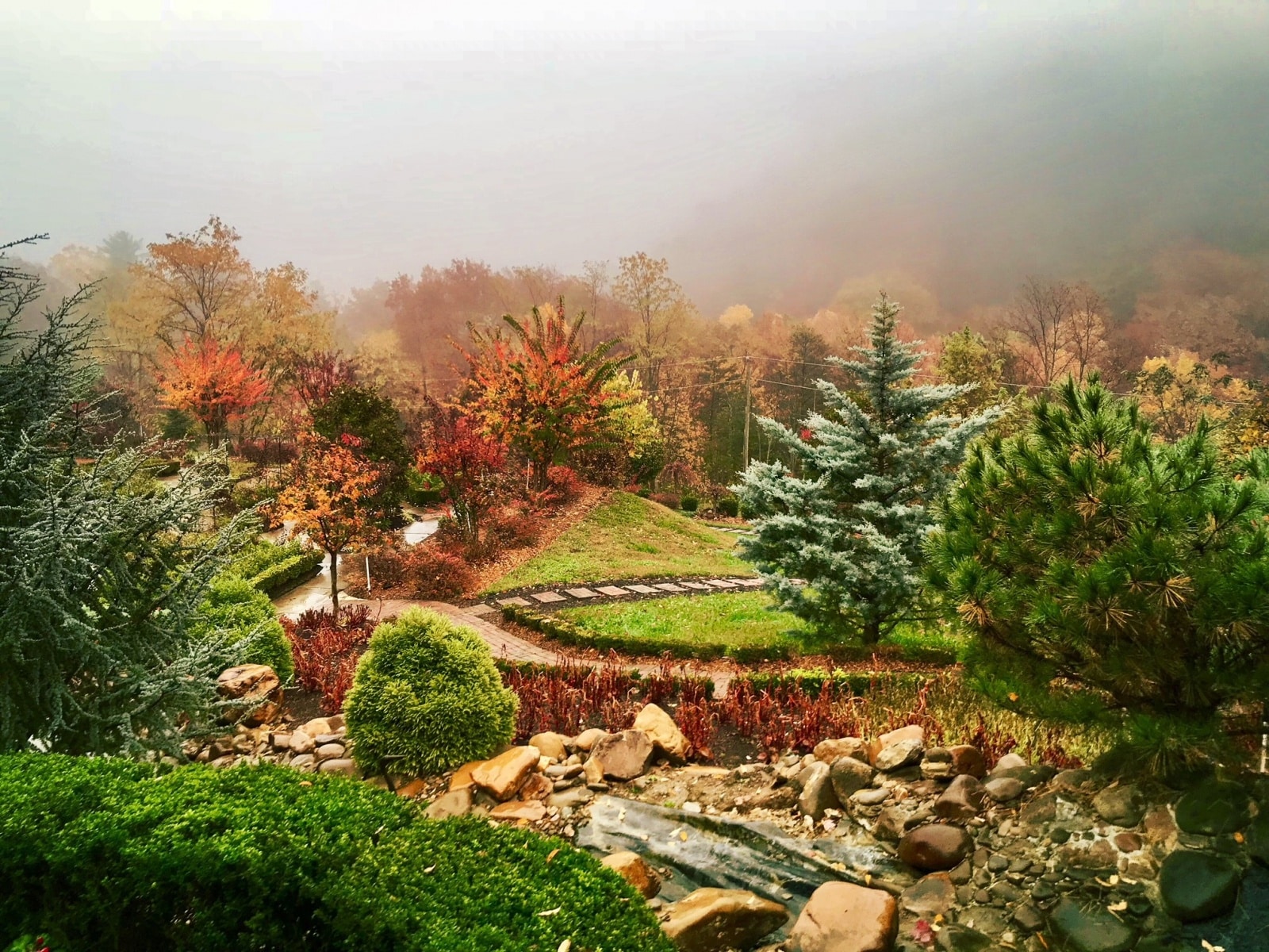 Smoky Mountain Lodge in East Tennessee Pasadena Villa Treatment