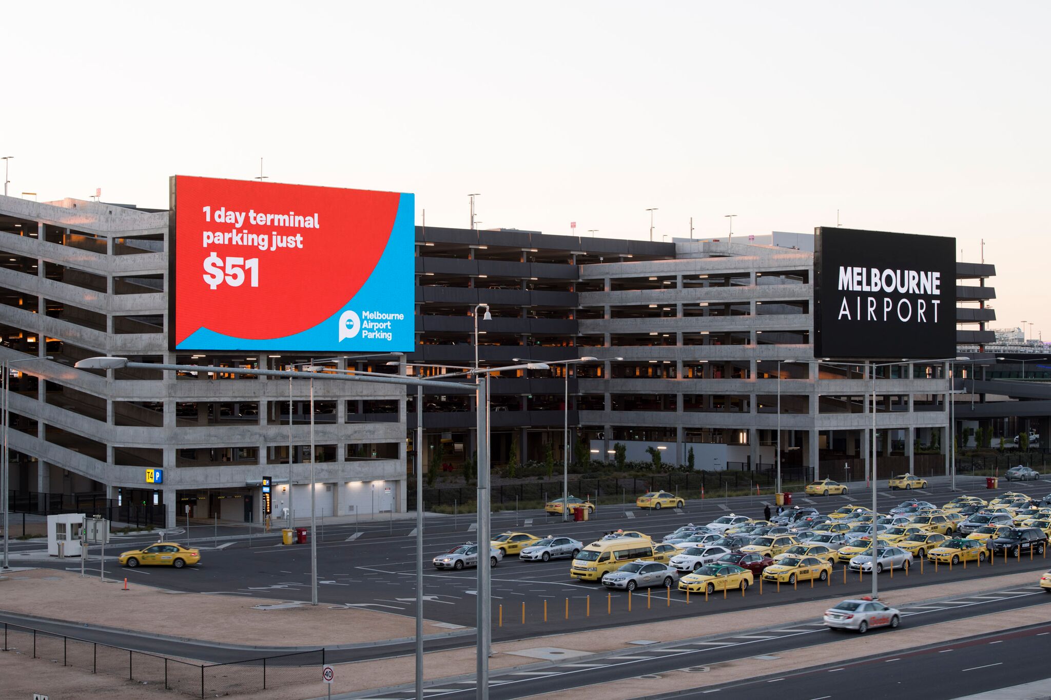 Melbourne Airport installs largest outdoor digital advertising screens