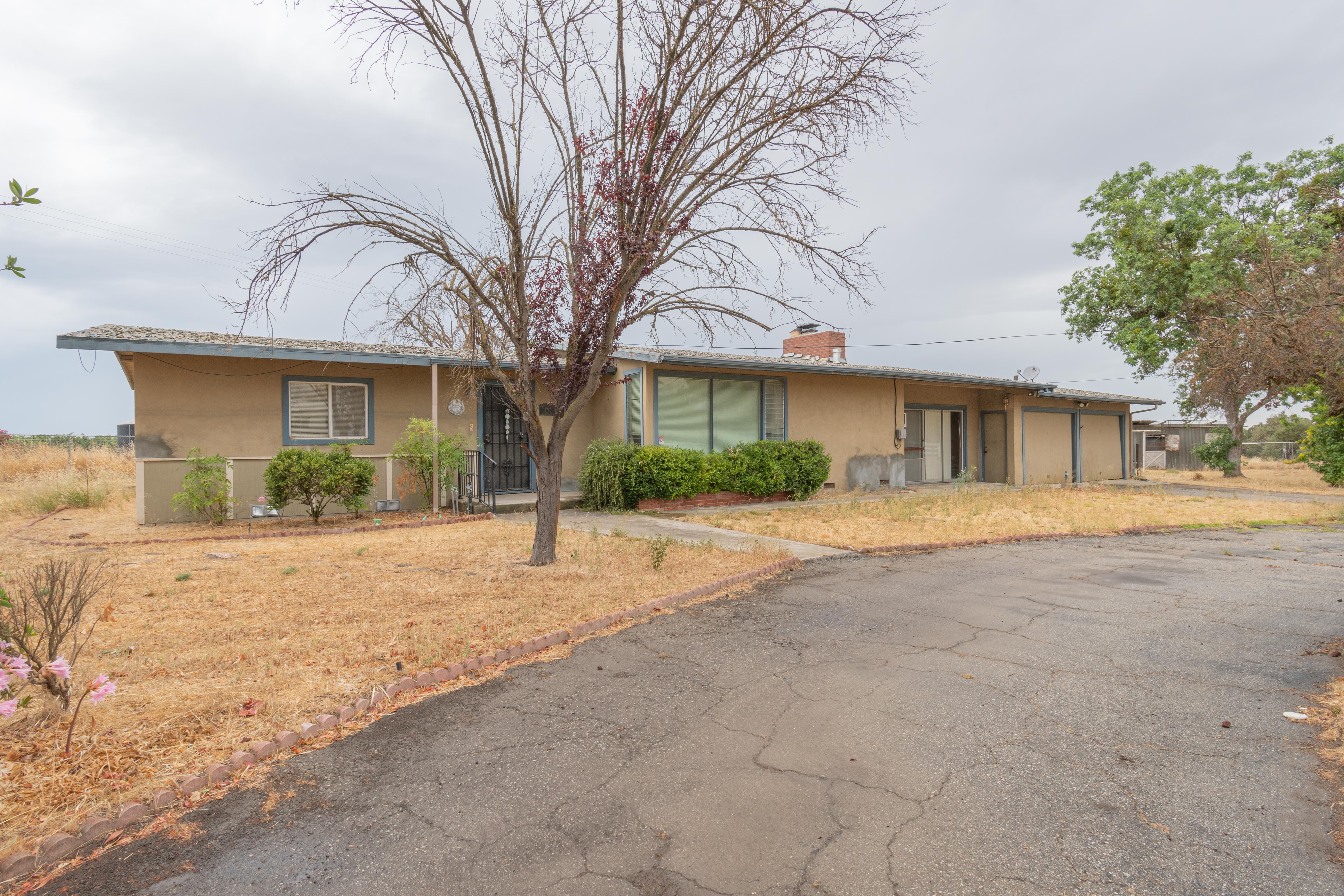 Contractor only 1+ acre East Paso Robles RE/MAX Parkside Real Estate