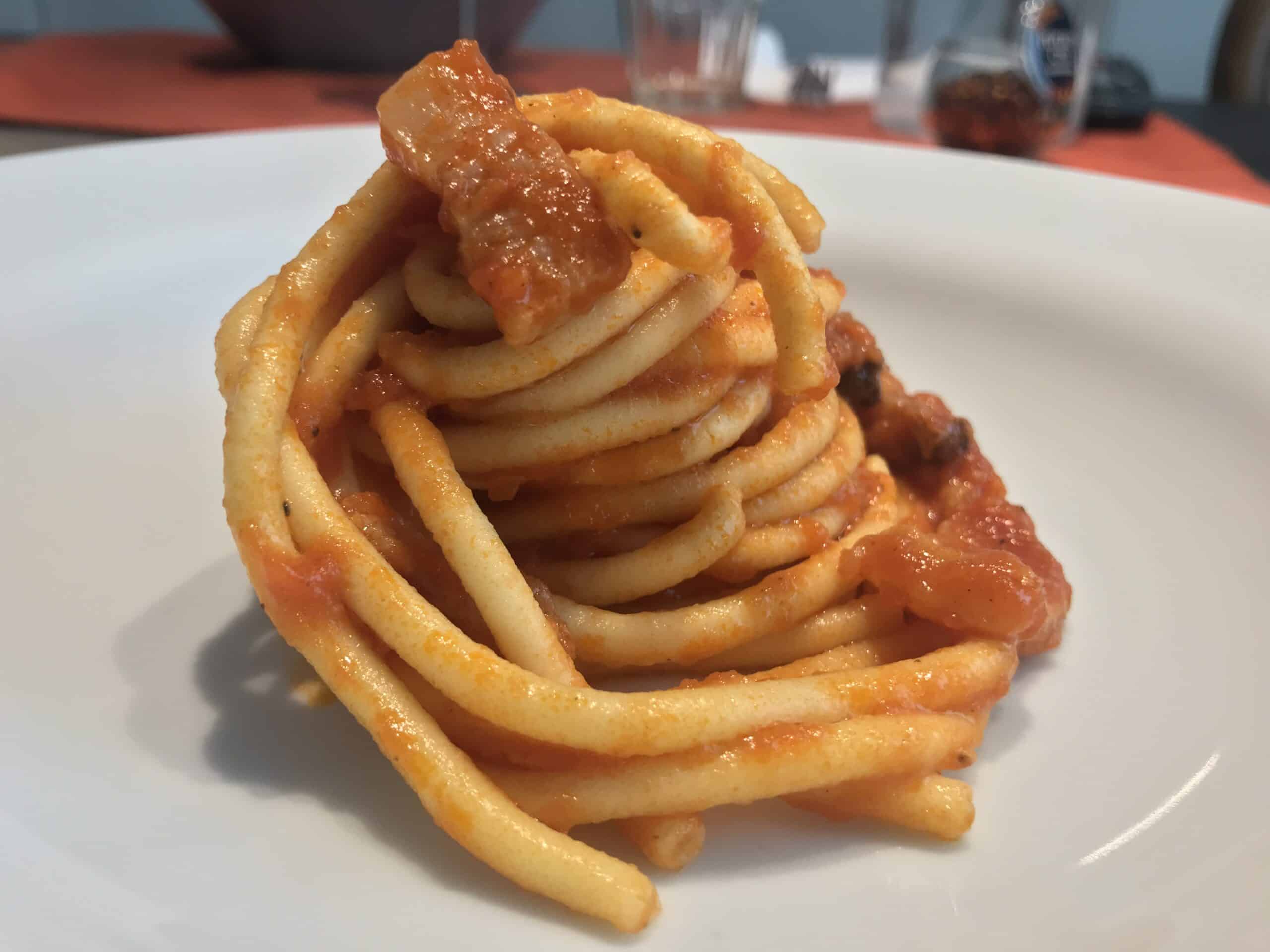 Bucatini all'amatriciana Pasta fatta in Casa