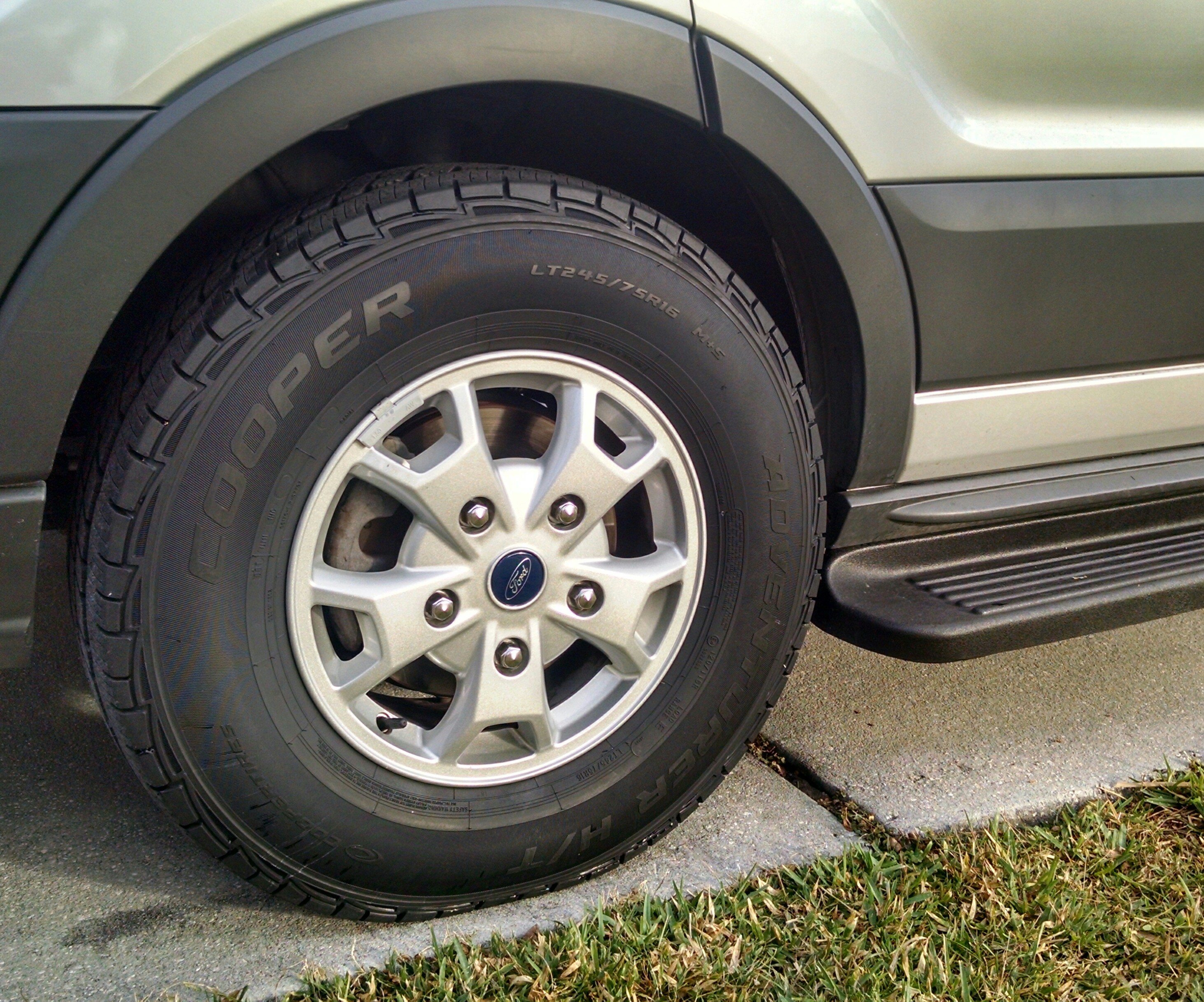 Tires. 265/70R17. Selling 4 Michelin LTX 10ply 245/75/16 w/ Ultra Toils 2k mi. 685 Ford