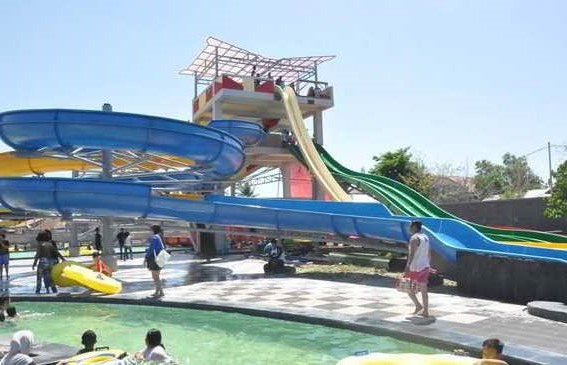 Waterboom Ciereng Padat Pengunjung Pasundan Ekspres
