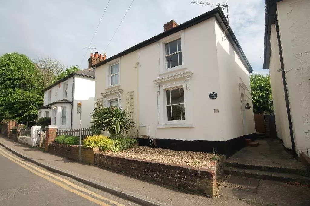 HIGHLANDS ROAD, LEATHERHEAD KT22 Patrick Gardner