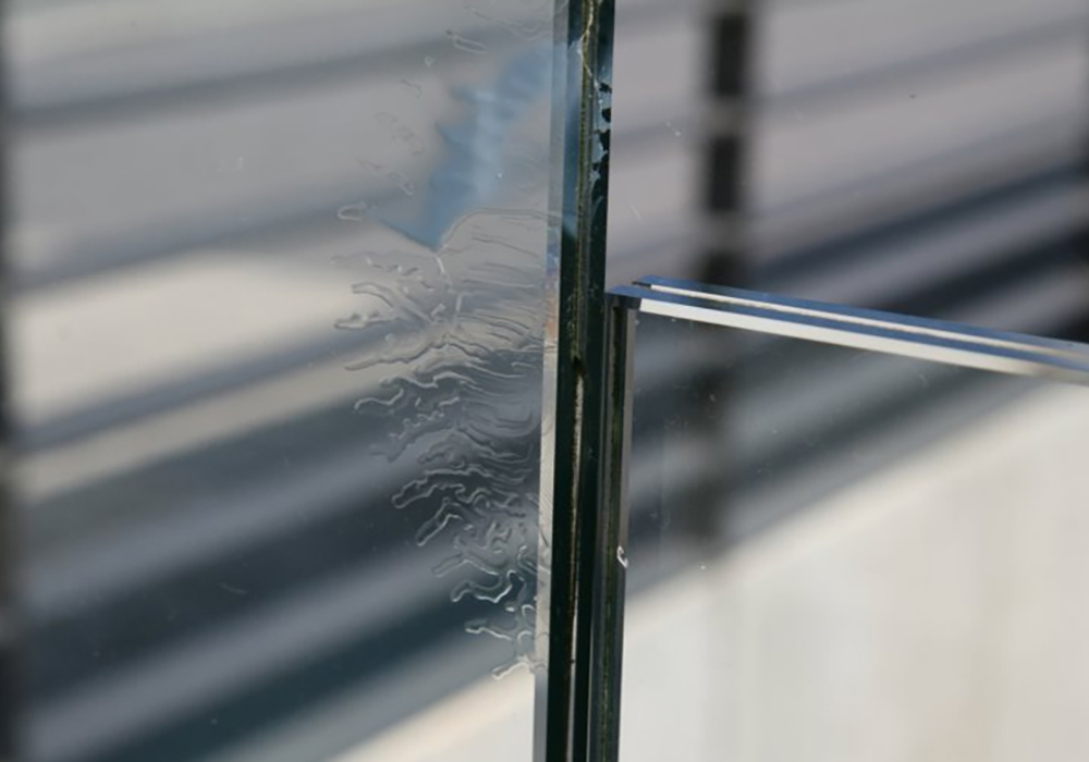 Delamination of Laminated Glass Patrick Ryan Associates