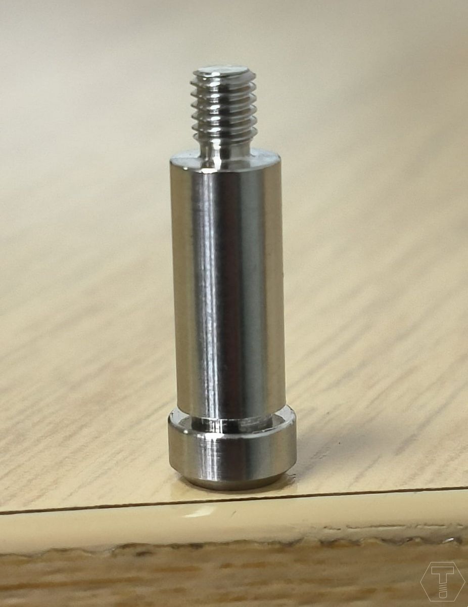 Shoulder screw