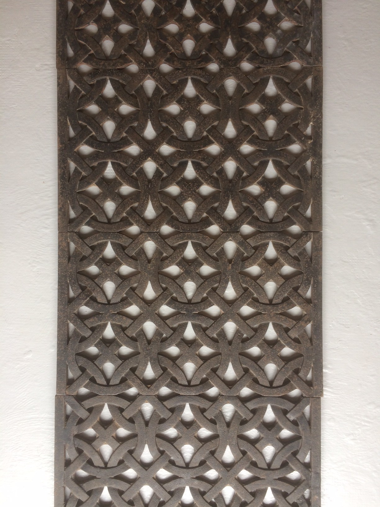 ensemble de 27 grilles d'aération en fonte d'époque
