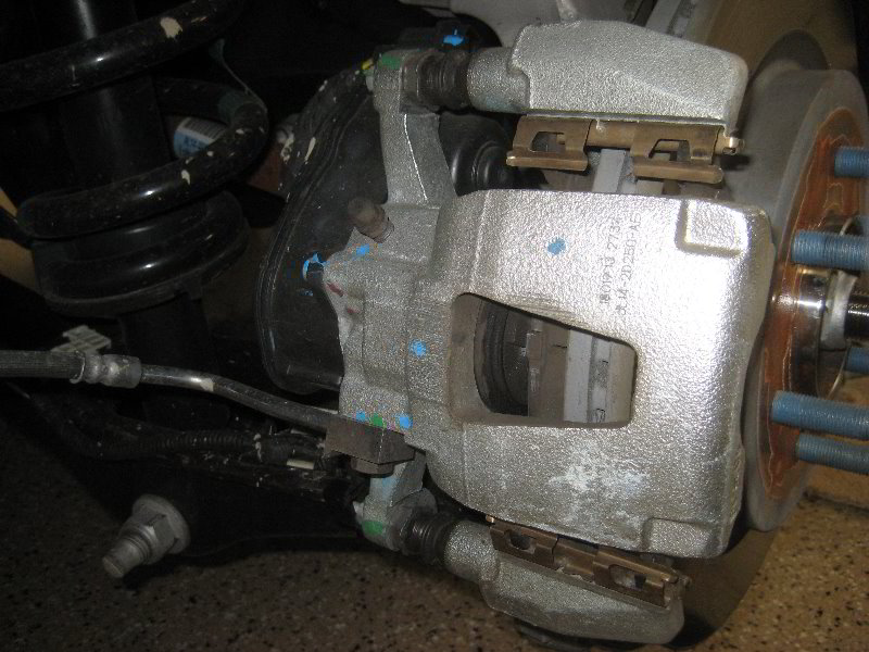 2018FordExpeditionRearDiscBrakePadsReplacementGuide008