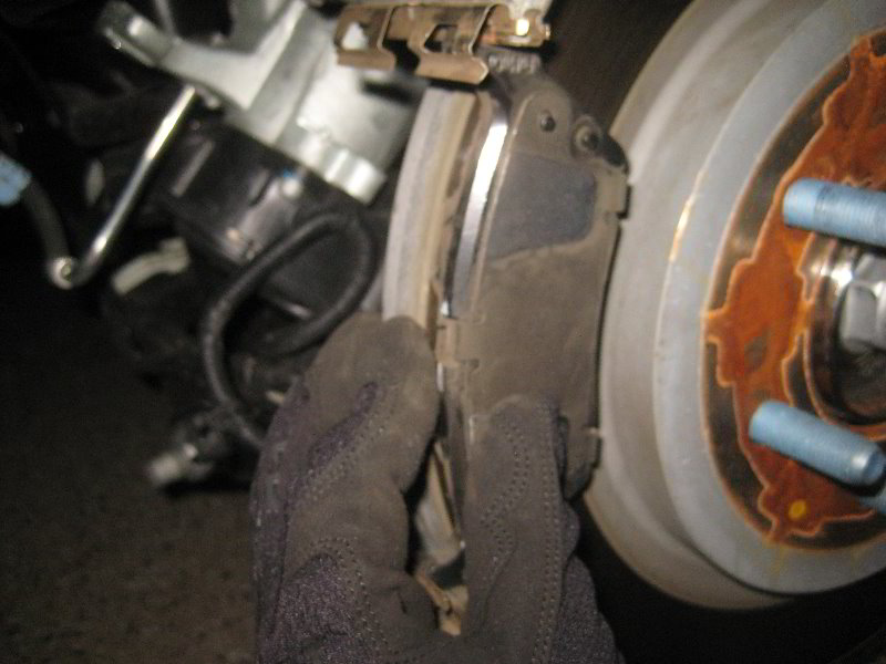 2018FordExpeditionRearDiscBrakePadsReplacementGuide028