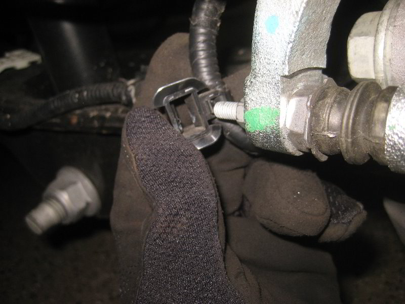 2018FordExpeditionRearDiscBrakePadsReplacementGuide036