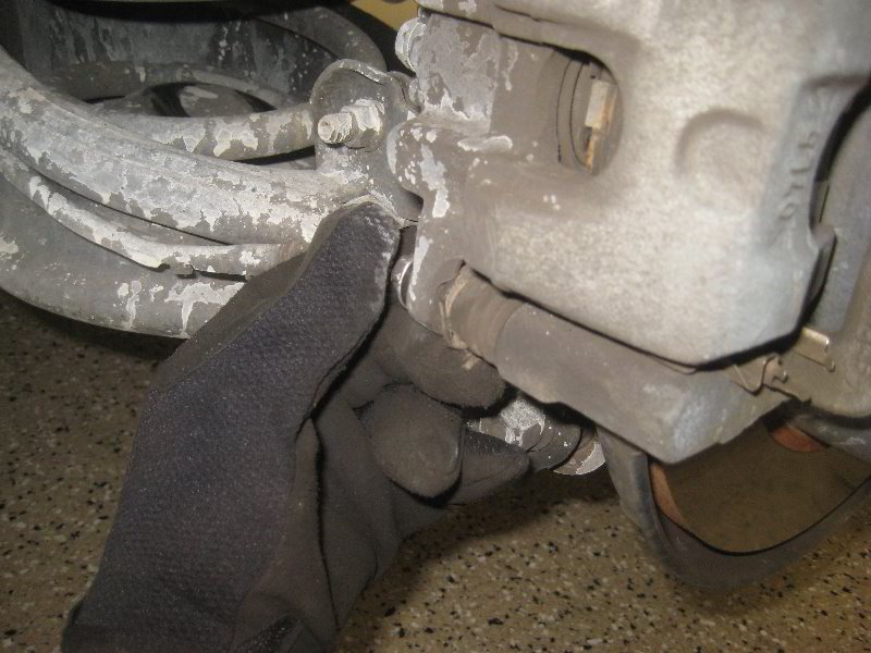 Acura-MDX-Rear-Brake-Pads-Replacement-Guide-011