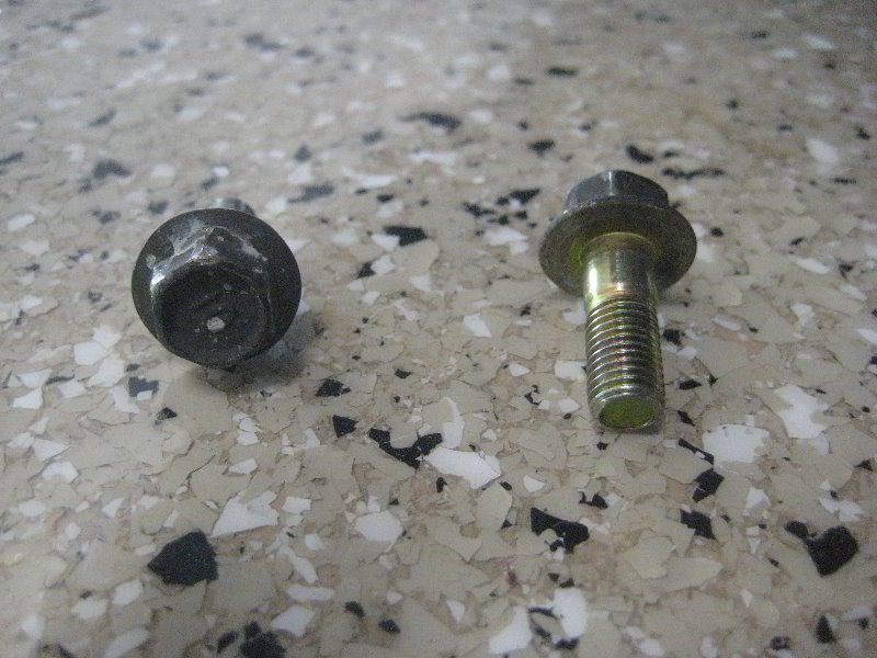 Acura-MDX-Rear-Brake-Pads-Replacement-Guide-013