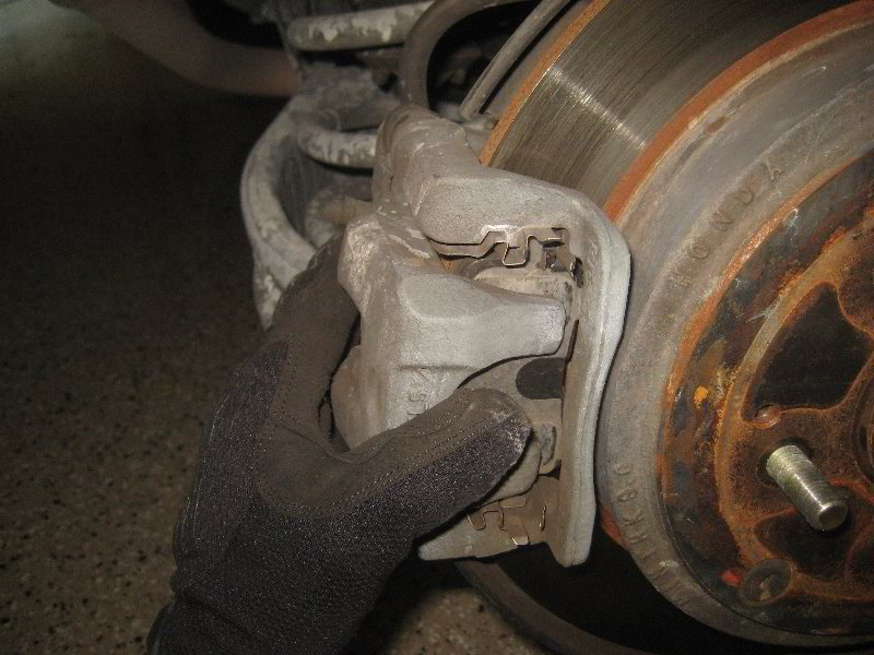 AcuraMDXRearBrakePadsReplacementGuide014