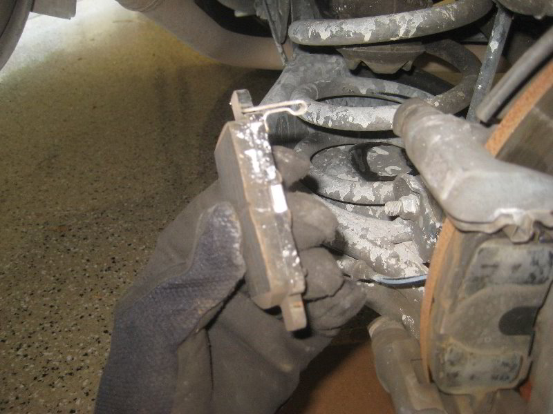 Acura-MDX-Rear-Brake-Pads-Replacement-Guide-018