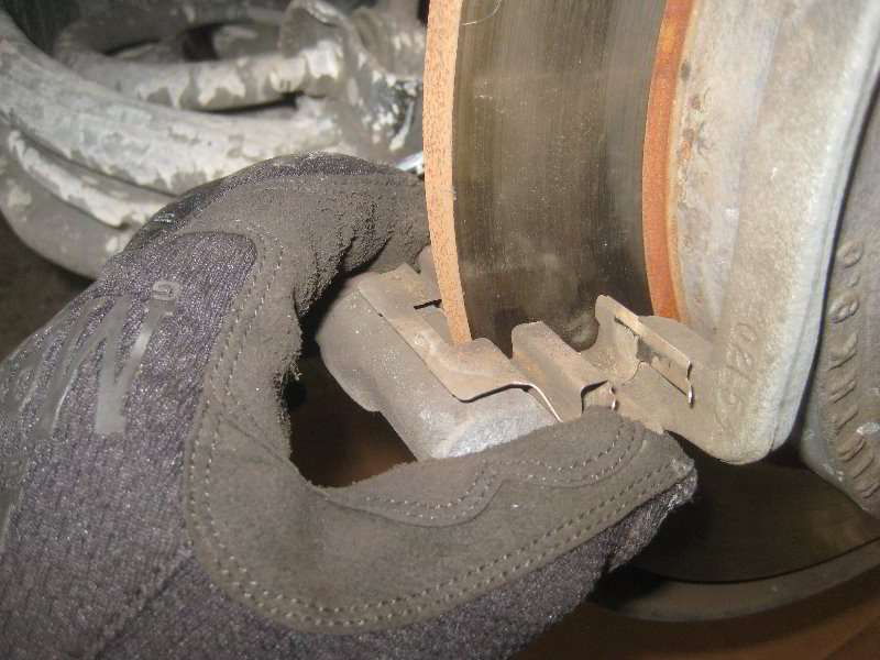 Acura-MDX-Rear-Brake-Pads-Replacement-Guide-021