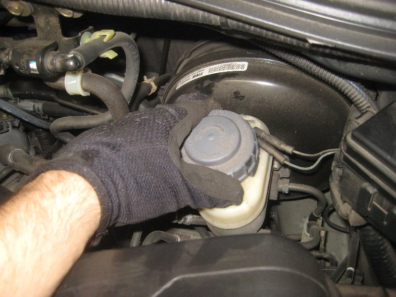 AcuraMDXRearBrakePadsReplacementGuide028