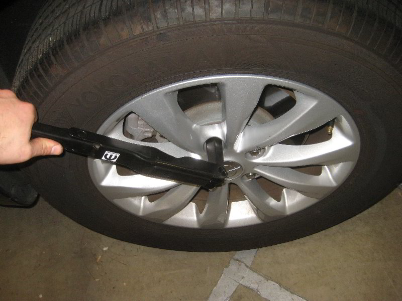 ChryslerPacificaMinivanRearBrakePadsReplacementGuide009