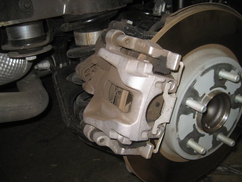 ChryslerPacificaMinivanRearBrakePadsReplacementGuide013