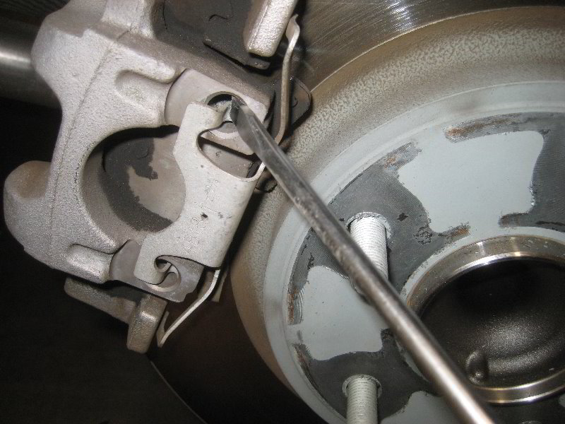 ChryslerPacificaMinivanRearBrakePadsReplacementGuide014