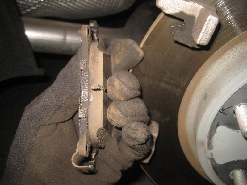 ChryslerPacificaMinivanRearBrakePadsReplacementGuide030