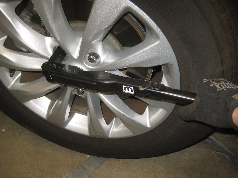 ChryslerPacificaMinivanRearBrakePadsReplacementGuide050