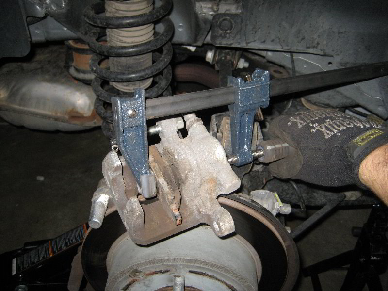 DodgeAvengerRearDiscBrakePadsReplacementGuide019