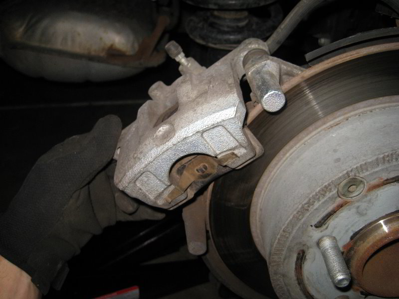 DodgeAvengerRearDiscBrakePadsReplacementGuide024