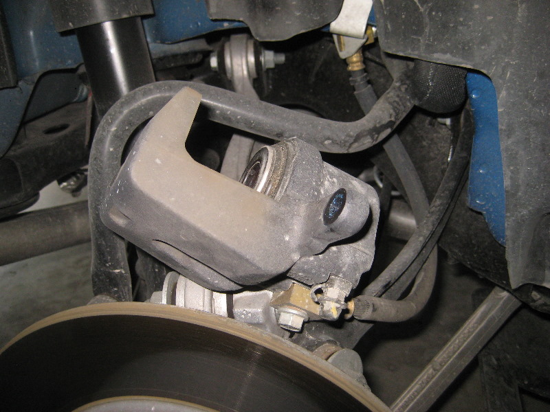 DodgeChallengerRearDiscBrakePadsReplacementGuide015