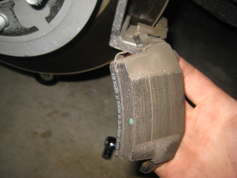 DodgeChallengerRearDiscBrakePadsReplacementGuide017