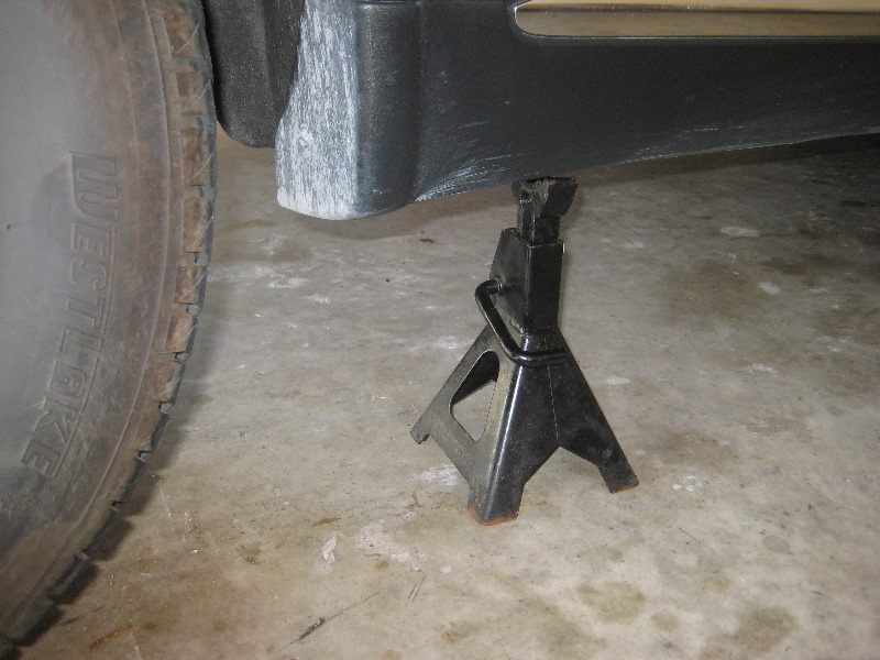 DodgeDurangoRearDiscBrakePadsReplacementGuide003