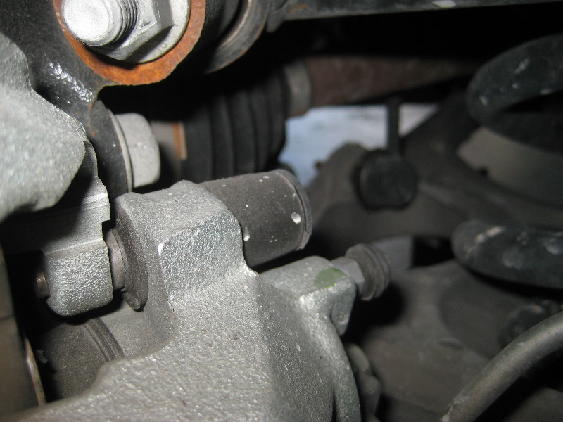 DodgeDurangoRearDiscBrakePadsReplacementGuide010