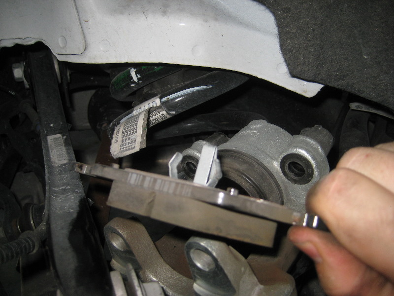 DodgeDurangoRearDiscBrakePadsReplacementGuide021