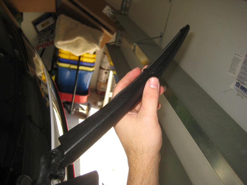 DodgeDurangoRearWindowWiperBladeReplacementGuide014