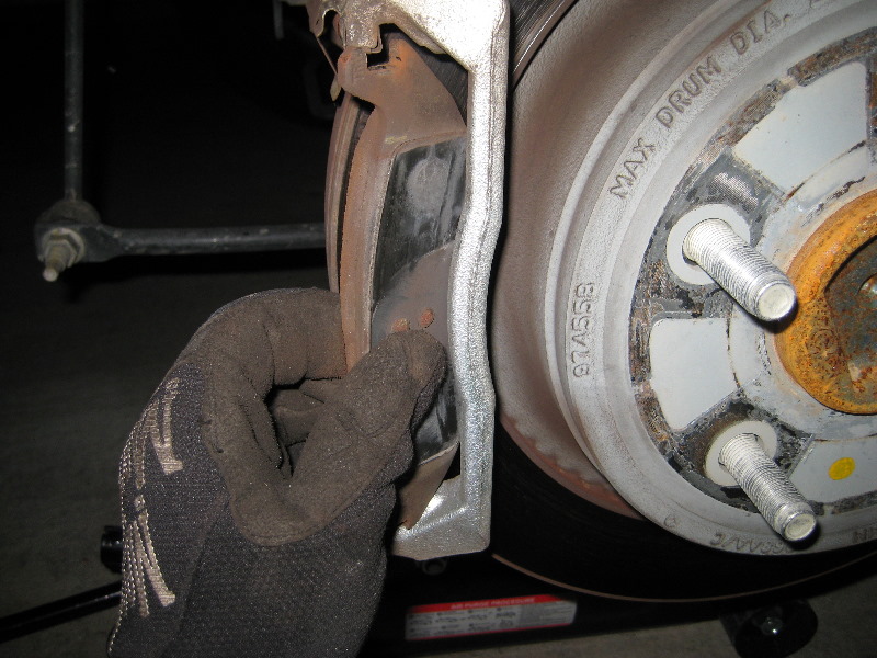 DodgeRam1500RearBrakePadsReplacementGuide014