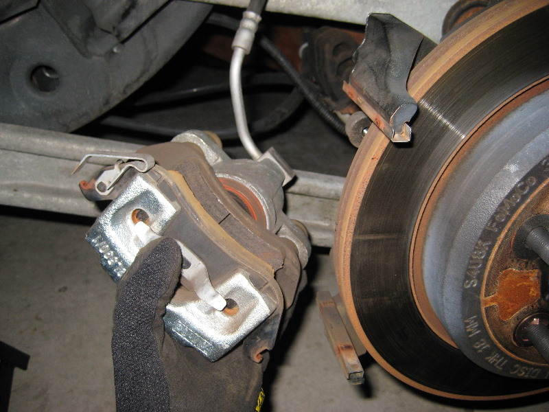 FordCrownVictoriaRearBrakePadsReplacementGuide012