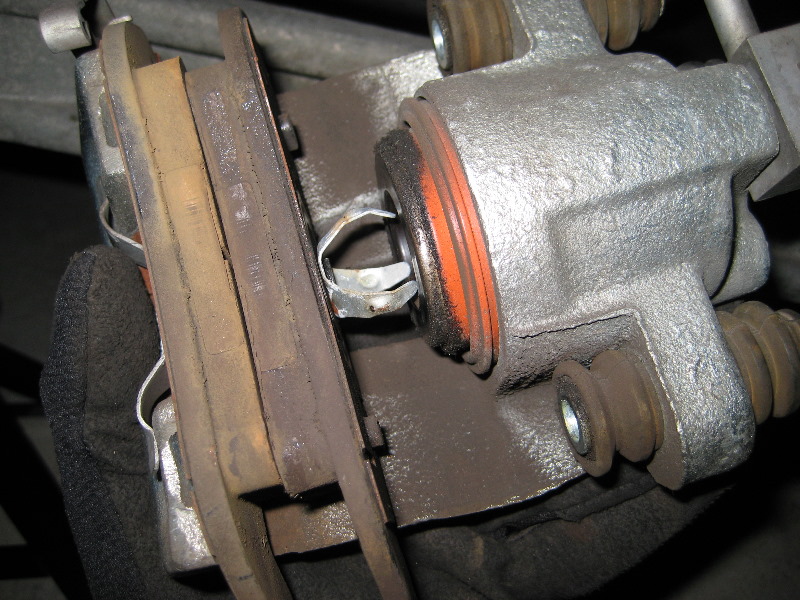 FordCrownVictoriaRearBrakePadsReplacementGuide013